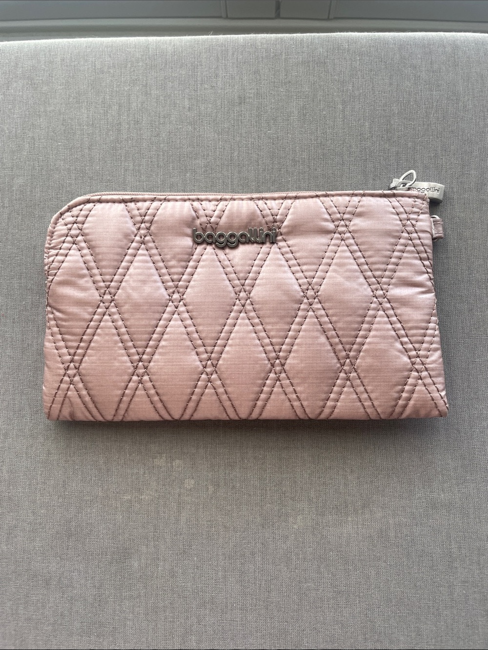 Baggallini Rose Metallic Quilt Crossbody - Picture 6 of 8